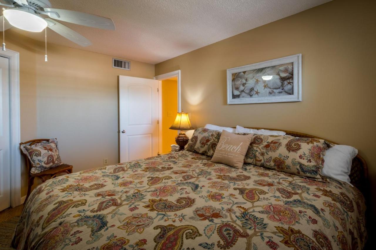 Aqua Vista E606 Apartment