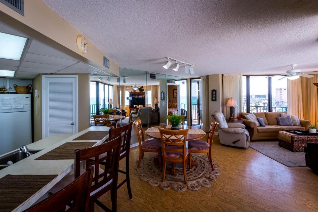 Aqua Vista E606 Apartment